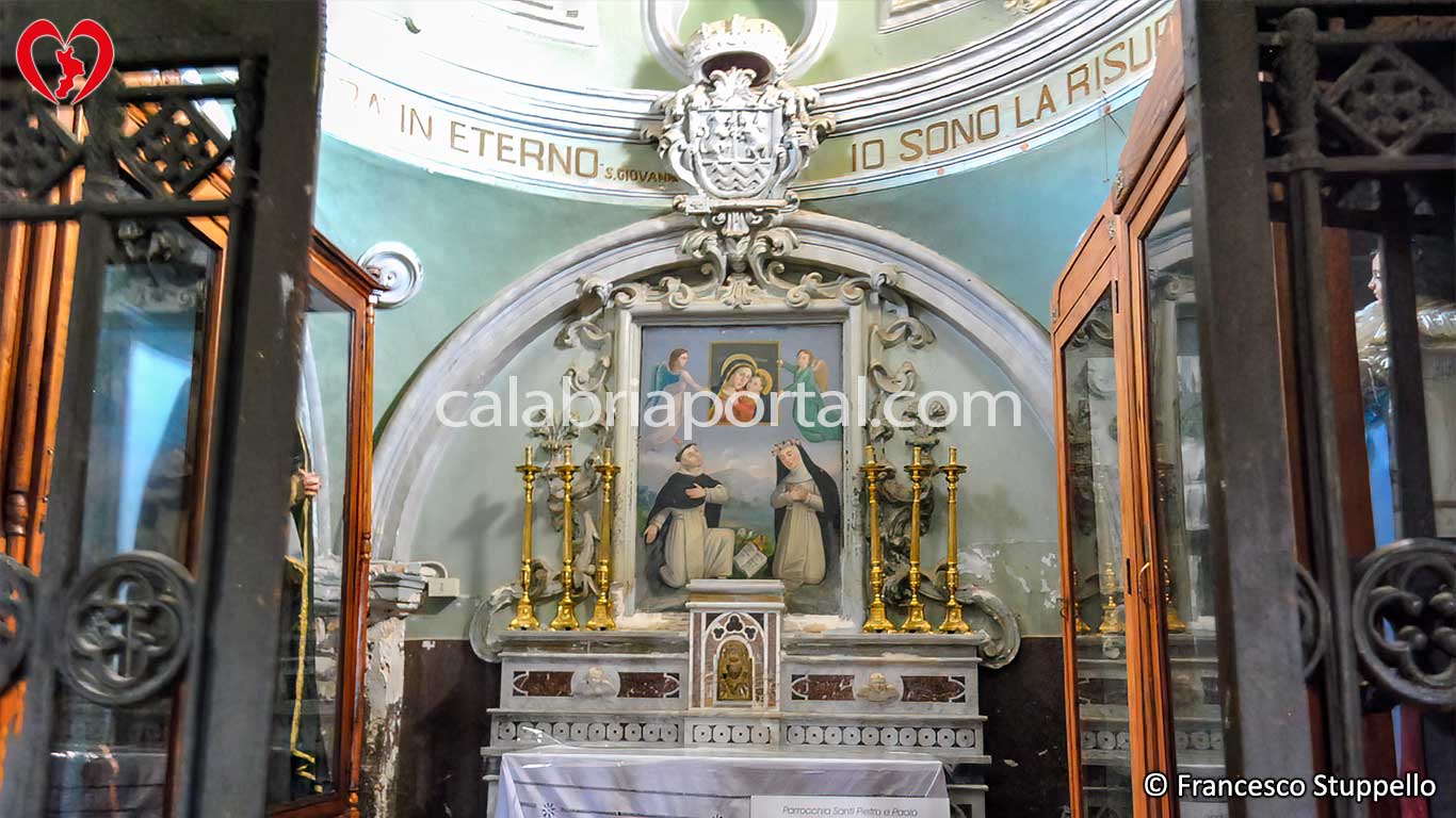 Iconostasi della Chiesa dei SS. Pietro e Paolo a San Cosmo Albanese (CS) Iconostasi della Chiesa dei SS. Pietro e Paolo a San Cosmo Albanese (CS)