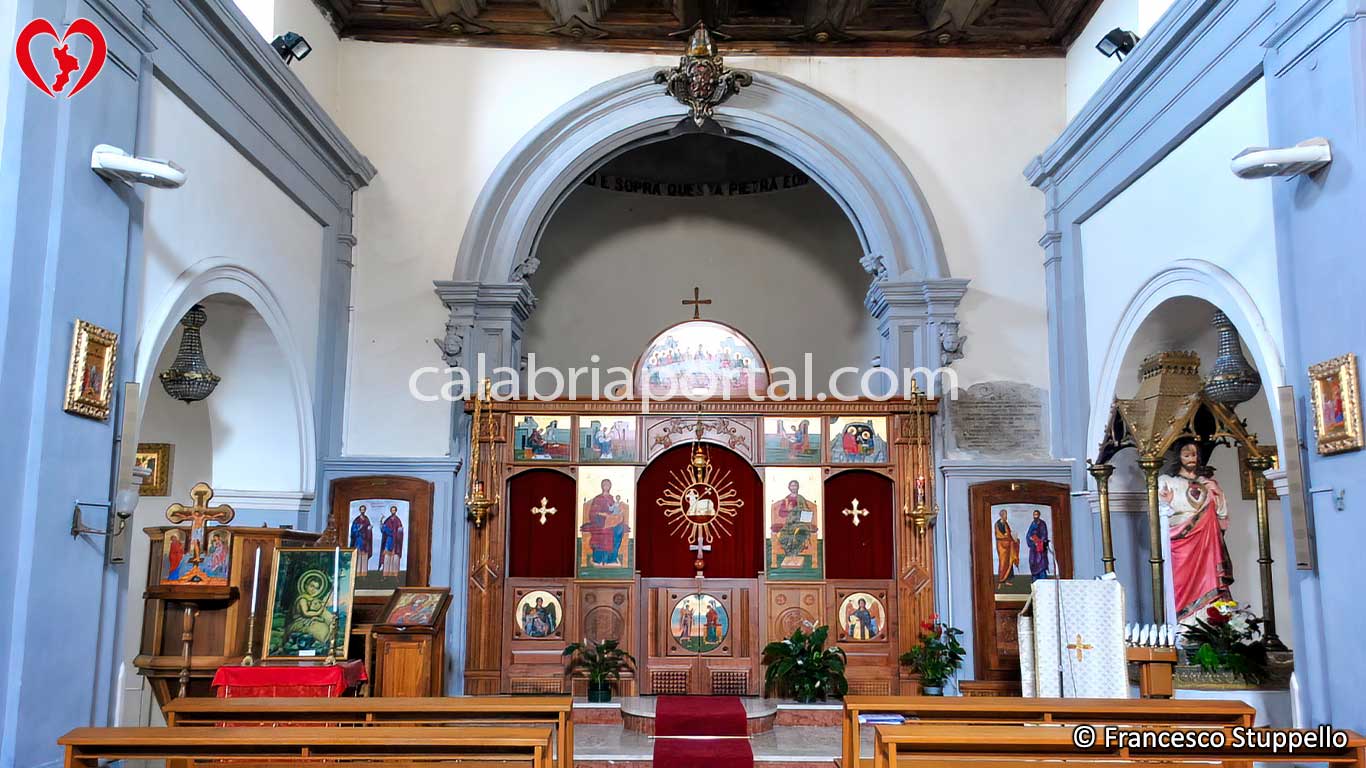 Iconostasi della Chiesa dei SS. Pietro e Paolo a San Cosmo Albanese (CS) Iconostasi della Chiesa dei SS. Pietro e Paolo a San Cosmo Albanese (CS)