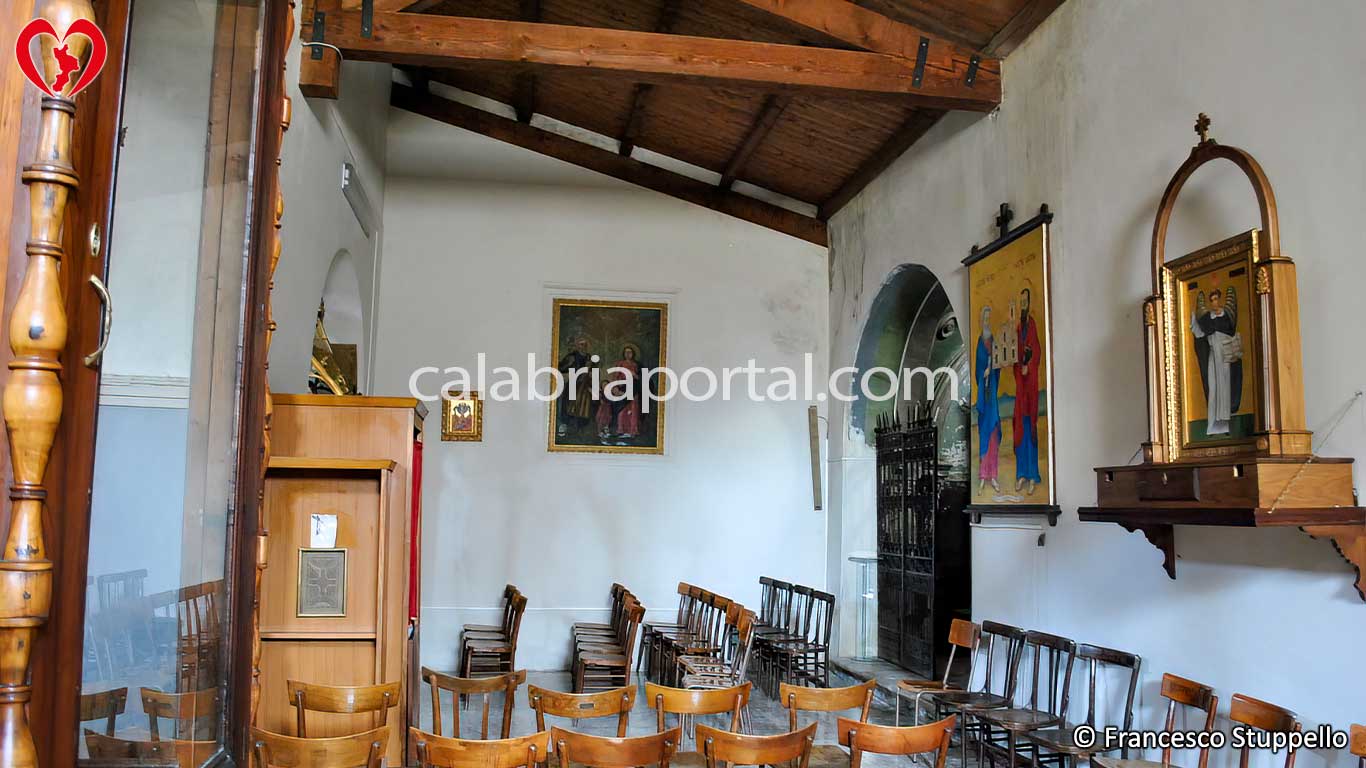 Iconostasi della Chiesa dei SS. Pietro e Paolo a San Cosmo Albanese (CS) Iconostasi della Chiesa dei SS. Pietro e Paolo a San Cosmo Albanese (CS)