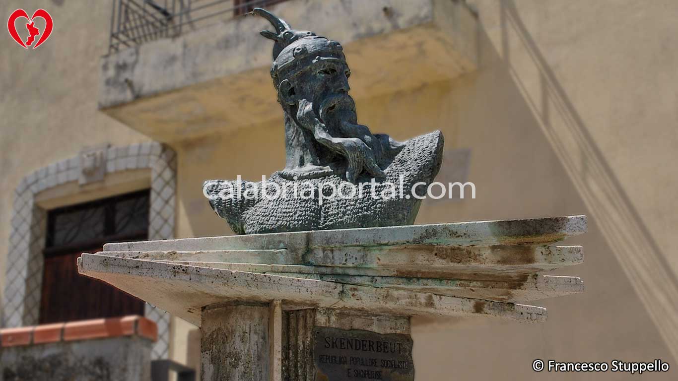 Monumento a Giorgio Castriota Scanderbeg a San Giorgio Albanese (CS)