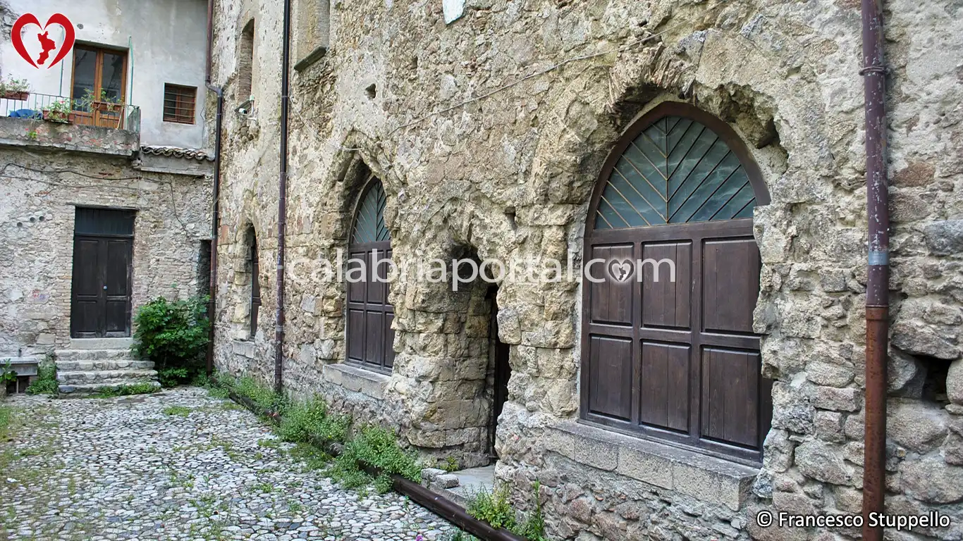 Scorcio dell'Abbazia Florense a San Giovanni in Fiore Scorcio dell'Abbazia Florense a San Giovanni in Fiore