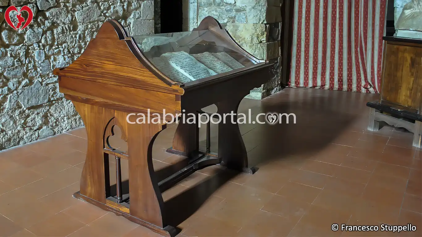 Elemento dell'Abbazia Florense Elemento dell'Abbazia Florense