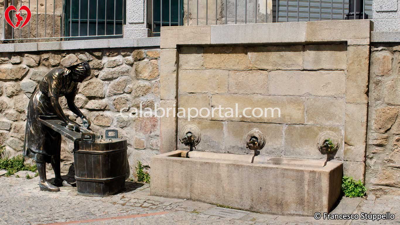 Fontana della Lavandaia a San Giovanni in Fiore (CS) Fontana della Lavandaia a San Giovanni in Fiore (CS)