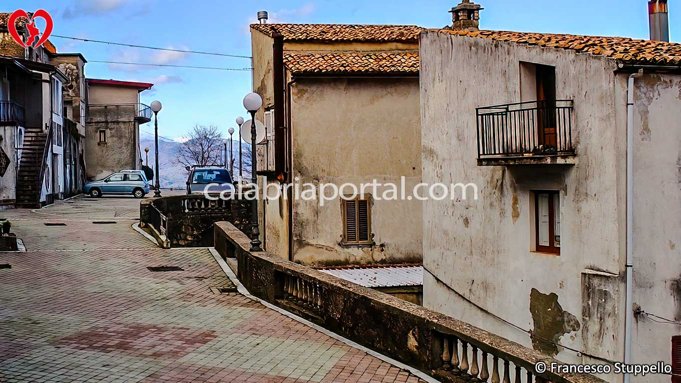 Scorcio del Borgo di San Lauro (CS) Scorcio del Borgo di San Lauro (CS)
