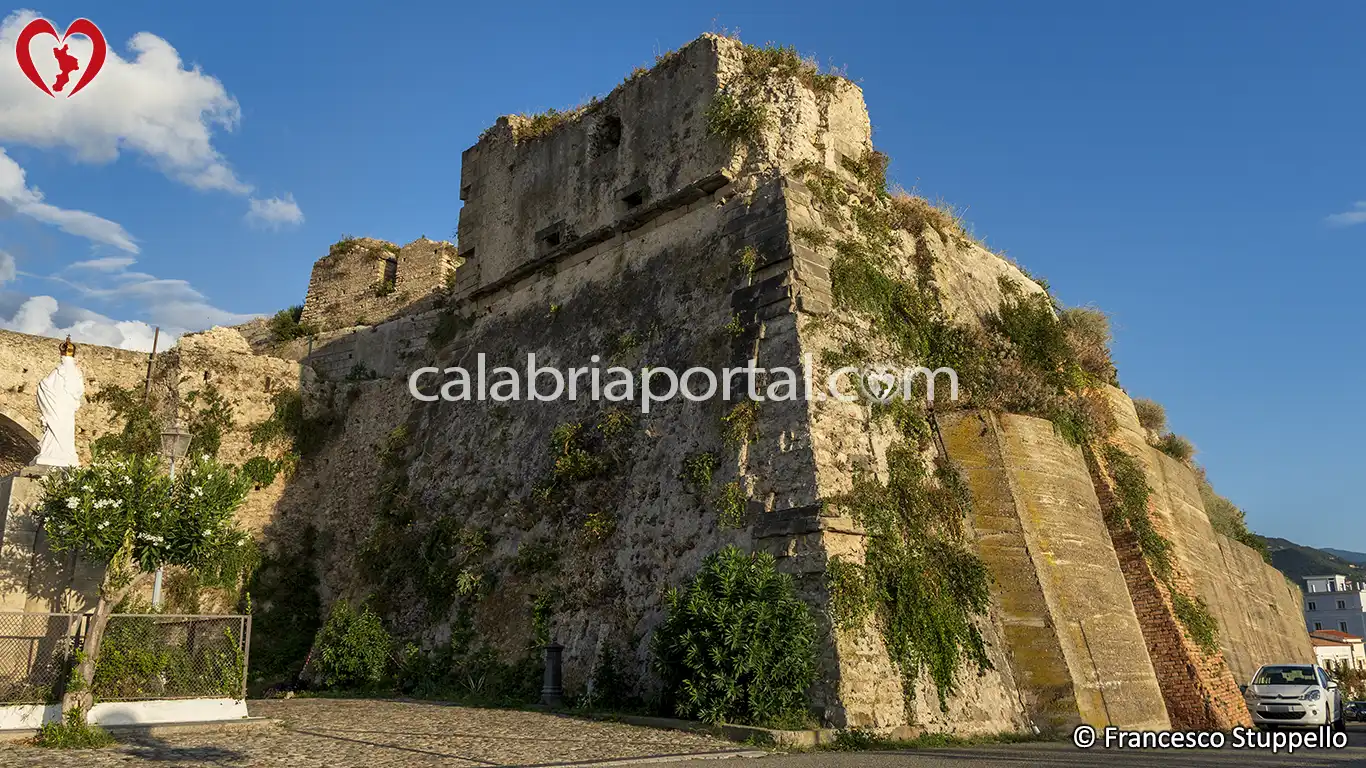 Scorcio della Torre del Castello di San Lucido