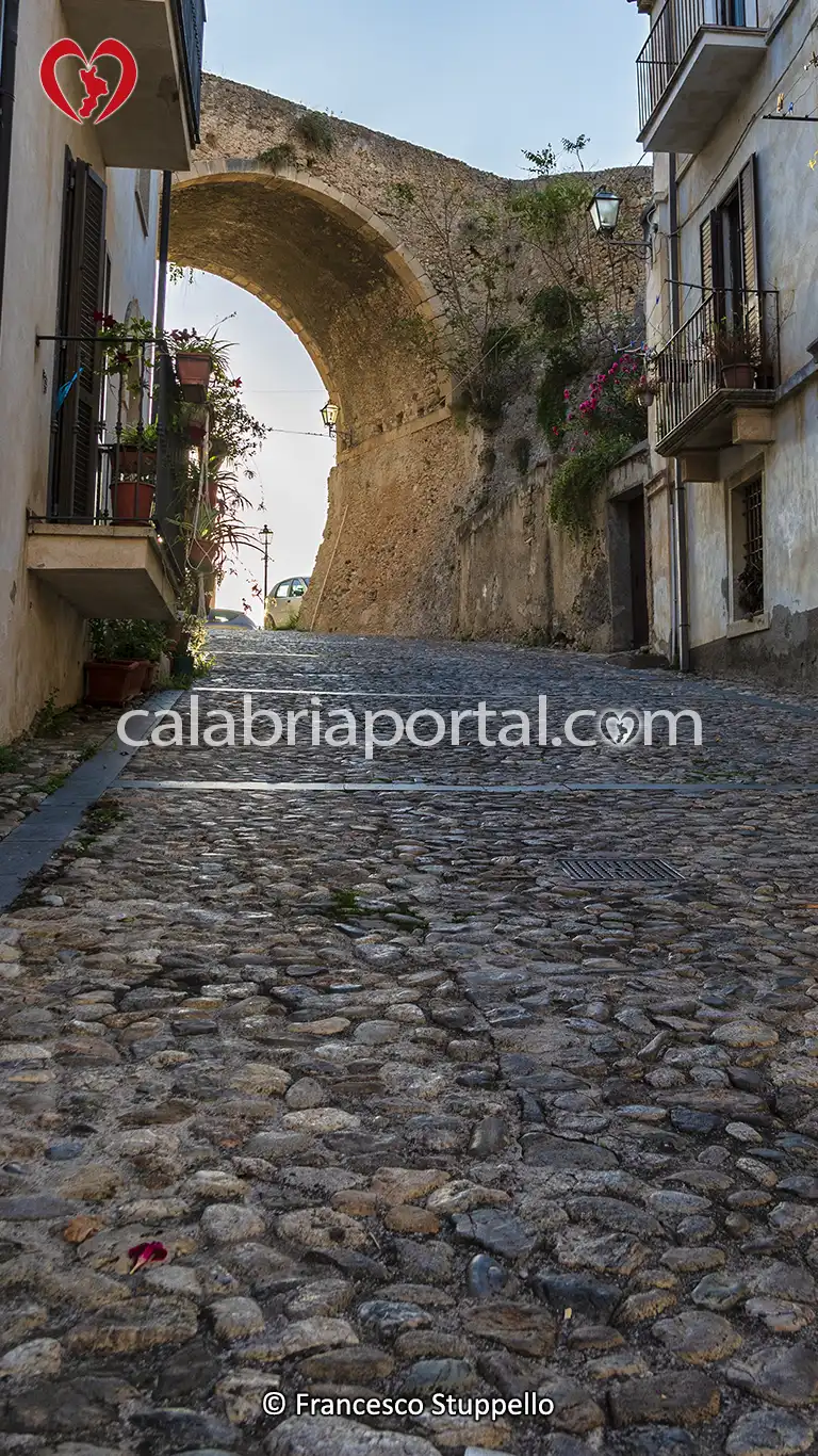 Scorcio del Ponte del Castello visto da via San Giovanni