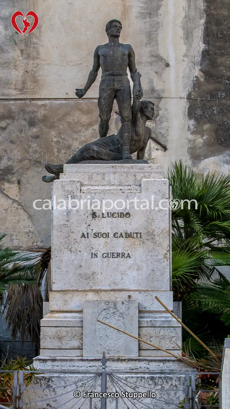 Monumento ai Caduti a San Lucido Monumento ai Caduti a San Lucido
