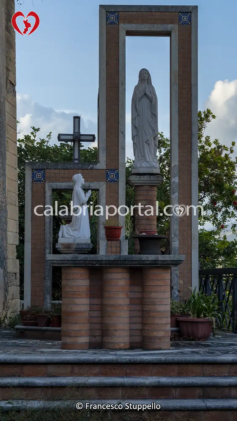 Monumento alla Vergine Maria a San Lucido Monumento alla Vergine Maria a San Lucido