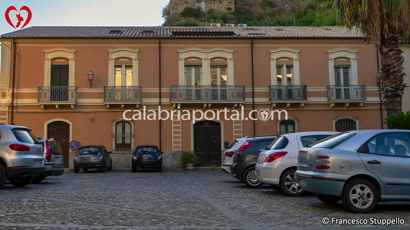 Facciata Principale del Palazzo Giuliani Facciata Principale del Palazzo Giuliani