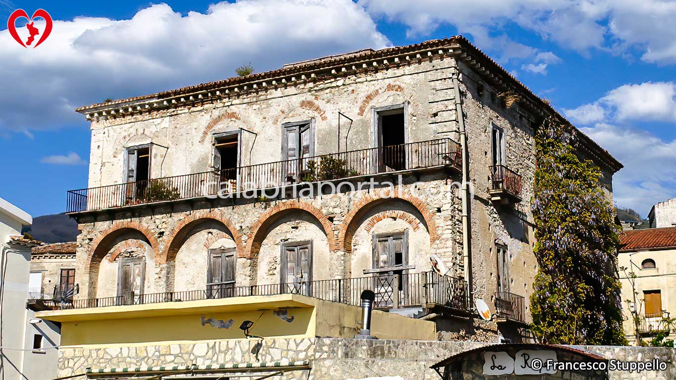 Palazzo Cavallo a San Lucido (CS) Palazzo Cavallo a San Lucido (CS)