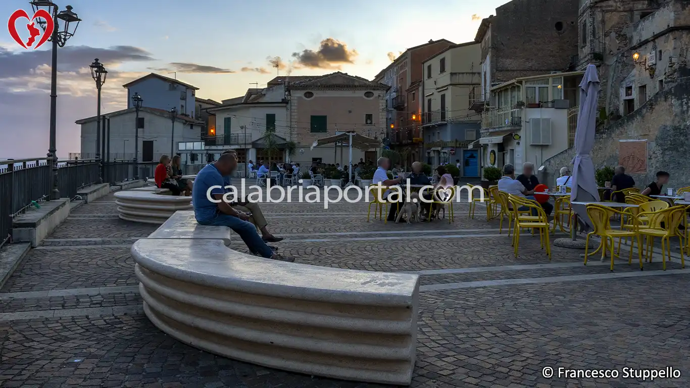 Scorcio del Borgo di San Lucido Scorcio del Borgo di San Lucido