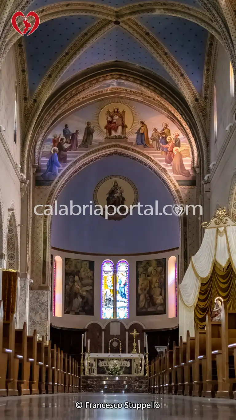 Navata Centrale della Cattedrale di San Marco Argentano (CS) Navata Centrale della Cattedrale di San Marco Argentano (CS)