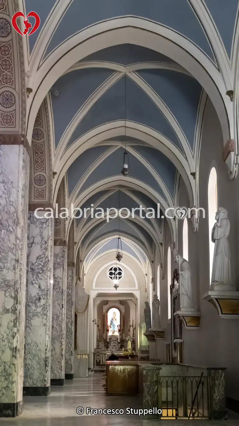 Navata Laterale Destra della Cattedrale di San Marco Argentano (CS) Navata Laterale Destra della Cattedrale di San Marco Argentano (CS)