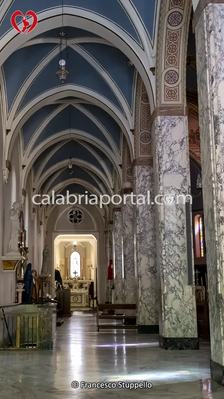 Navata Laterale Sinistra della Cattedrale di San Marco Argentano (CS) Navata Laterale Sinistra della Cattedrale di San Marco Argentano (CS)