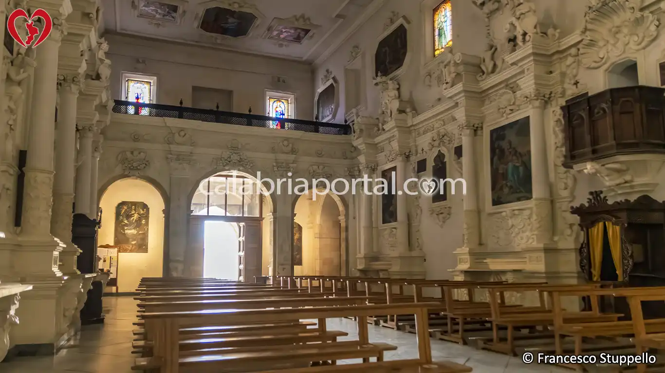 La Navata della Chiesa di Sant'Antonio a San Marco Argentano La Navata della Chiesa di Sant'Antonio a San Marco Argentano