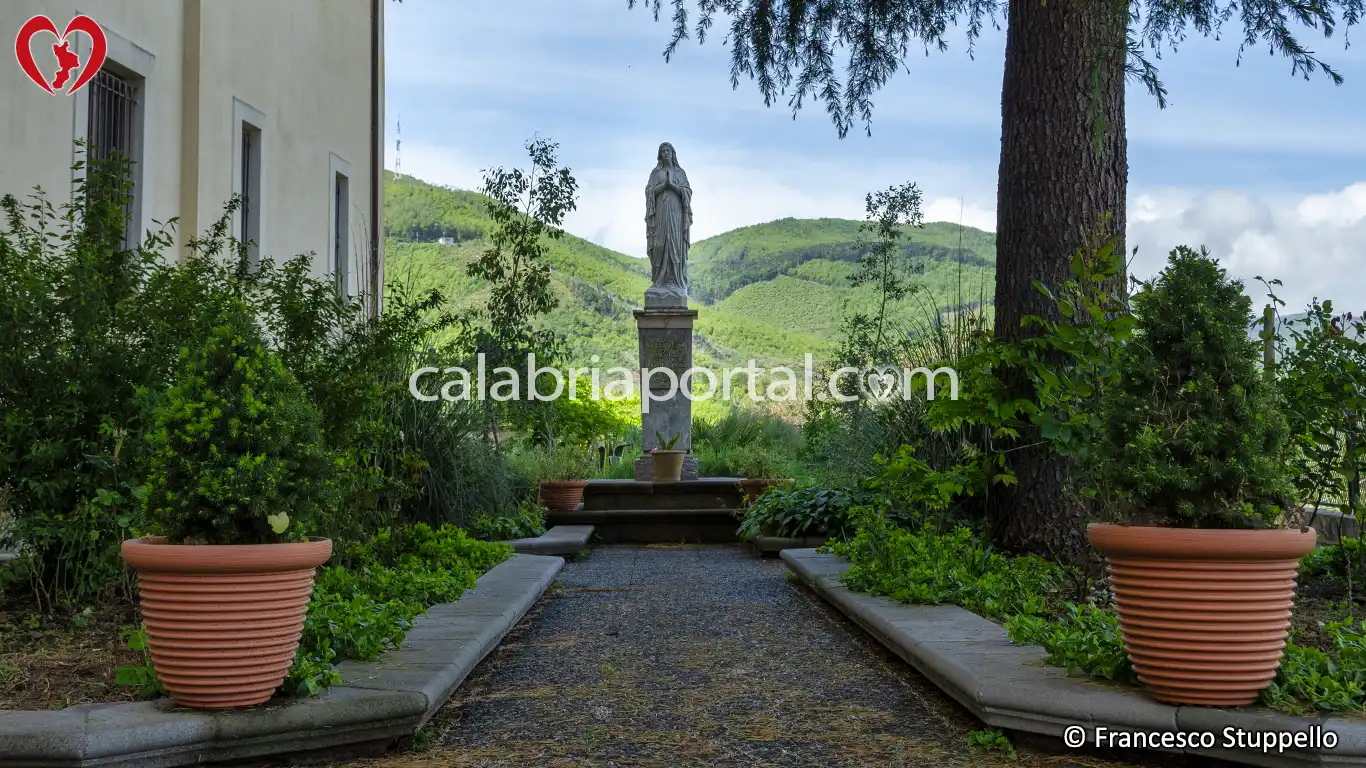 Piccolo Giardino Antistante la Chiesa di San Francesco da Paola a San Marco Argentano