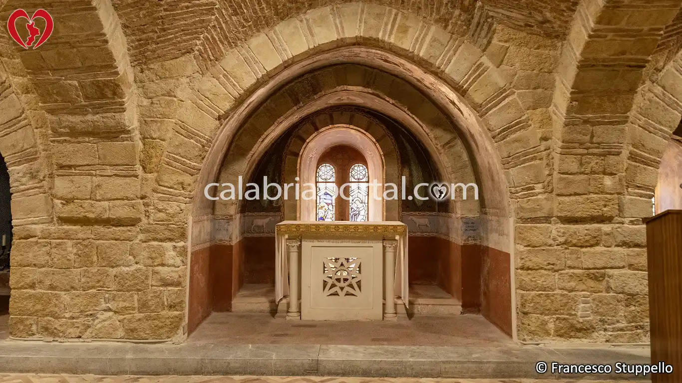 Altare della Navata di Sinistra della Cripta Normanna a San Marco Argentano (CS)