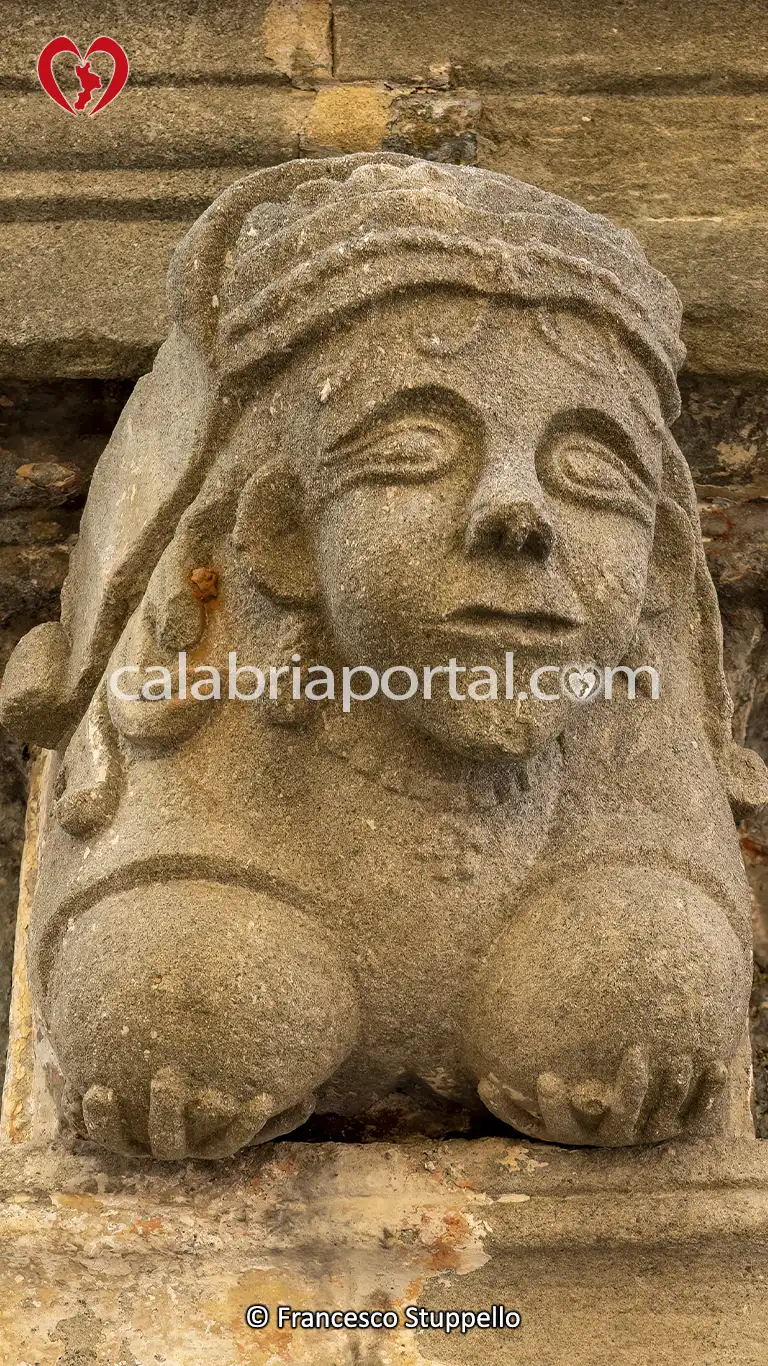 Cariatide di Sichelgaita della Fontana di Sichelgaita a San Marco Argentano (CS)