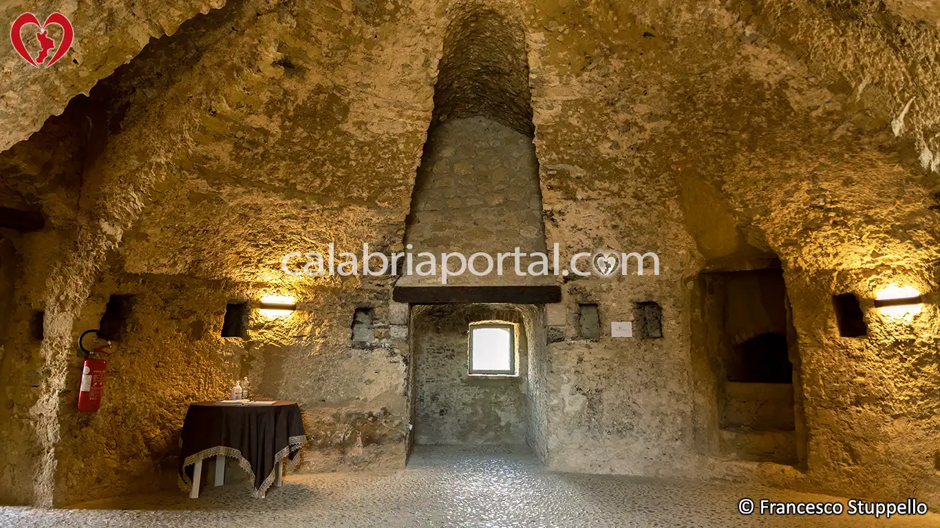 Sala delle Armi della Torre Normanna a San Marco Argentano (CS) Sala delle Armi della Torre Normanna a San Marco Argentano (CS)