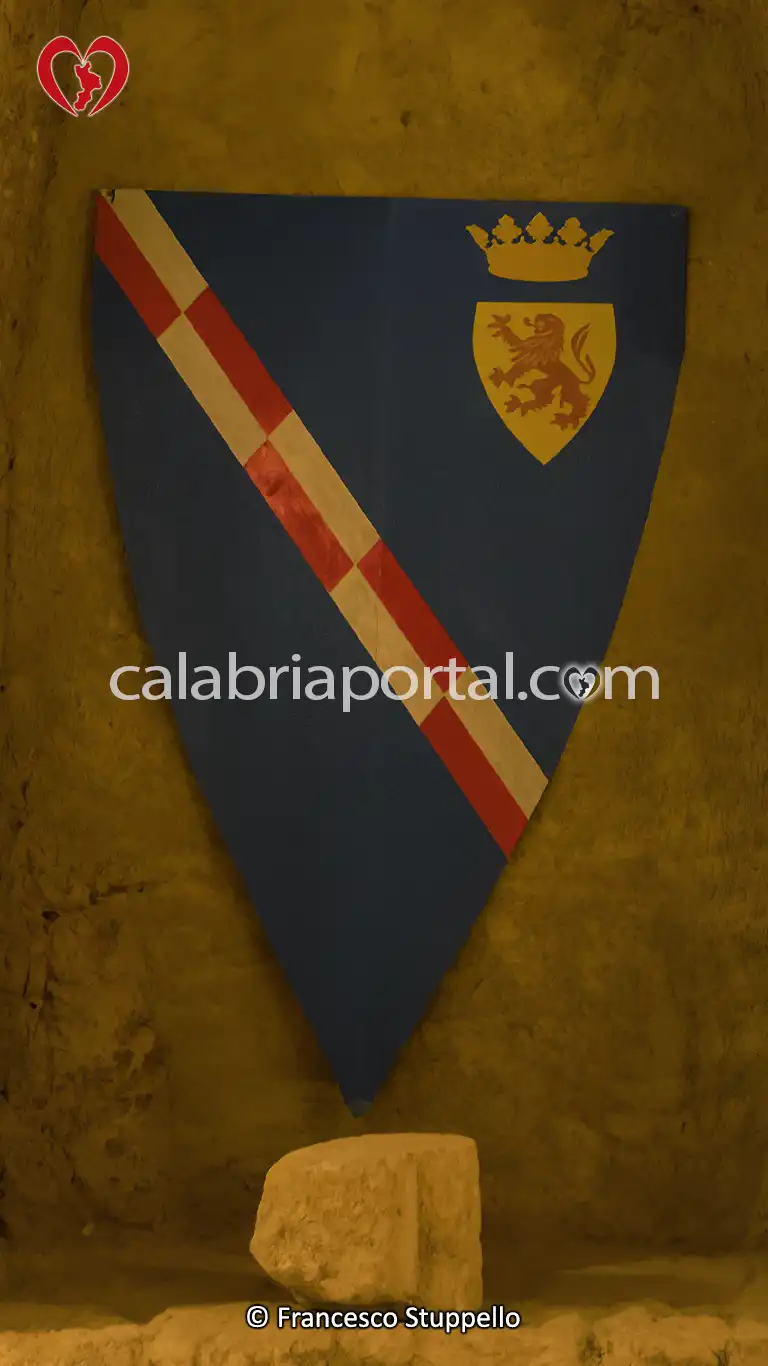 Ricostruzione dello Scudo di Roberto il Guiscardo presso la Torre Normanna a San Marco Argentano (CS) Ricostruzione dello Scudo di Roberto il Guiscardo presso la Torre Normanna a San Marco Argentano (CS)