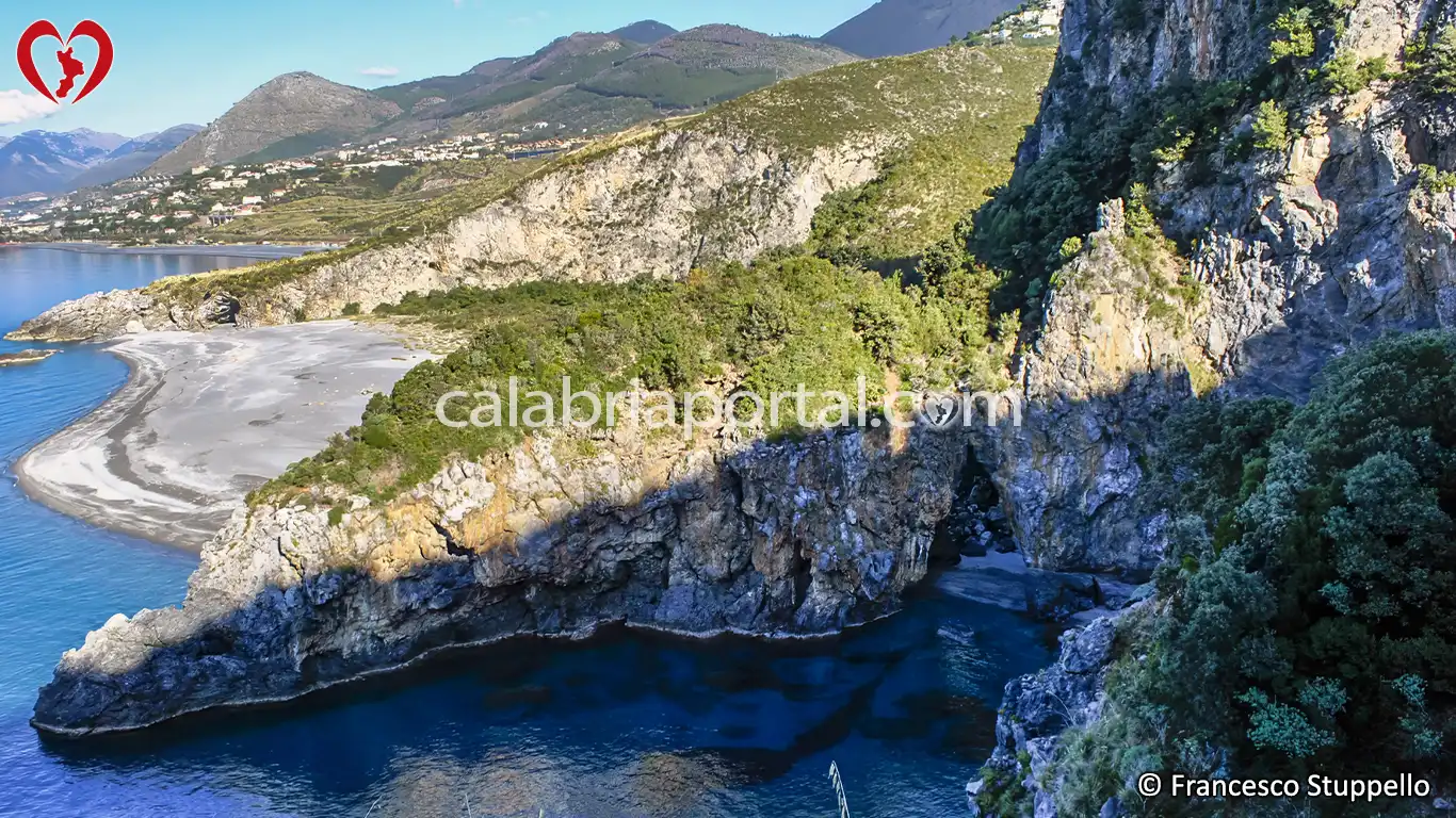 Scorcio dell'Arco di Enea a San Nicola Arcella