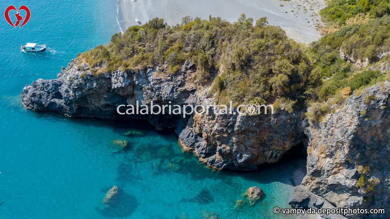 Scorcio Panoramico dell'Arco di Enea a San Nicola Arcella