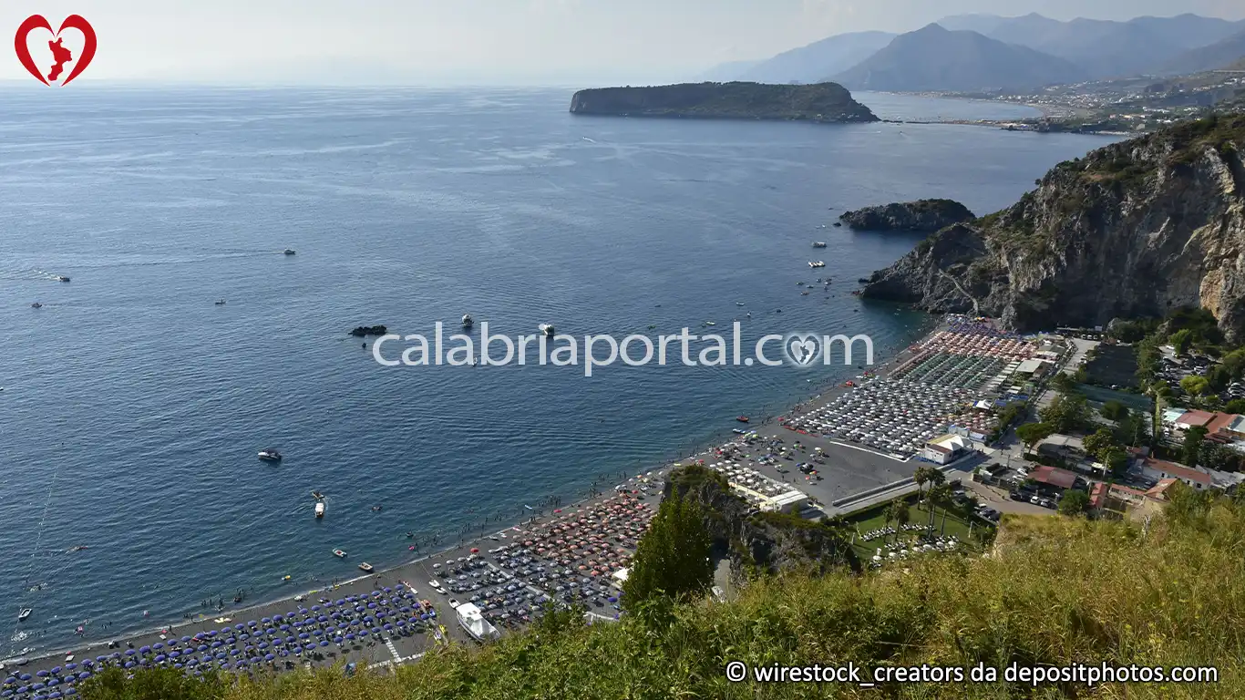 Scorcio estivo della Spiaggia della Marinella Scorcio estivo della Spiaggia della Marinella