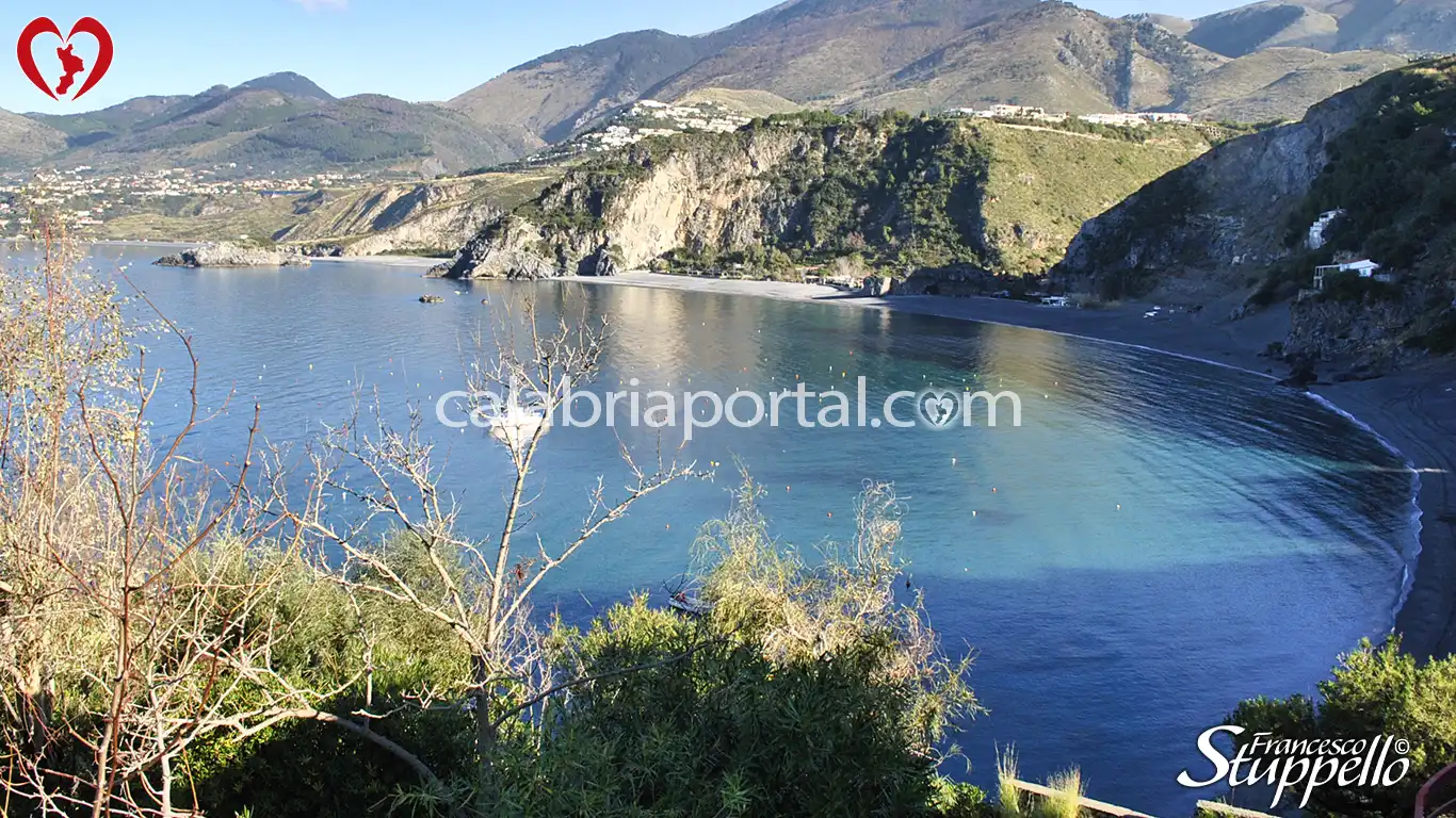 Spiaggia della Marinella a San Nicola Arcella Spiaggia della Marinella a San Nicola Arcella