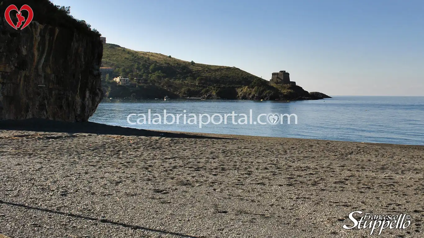 Scorcio della Spiaggia della Marinella a San Nicola Arcella Scorcio della Spiaggia della Marinella a San Nicola Arcella