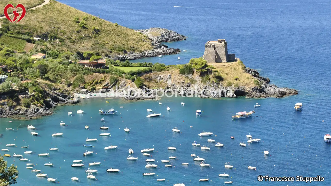 Scorcio della Baia Azzurra a San Nicola Arcella Scorcio della Baia Azzurra a San Nicola Arcella