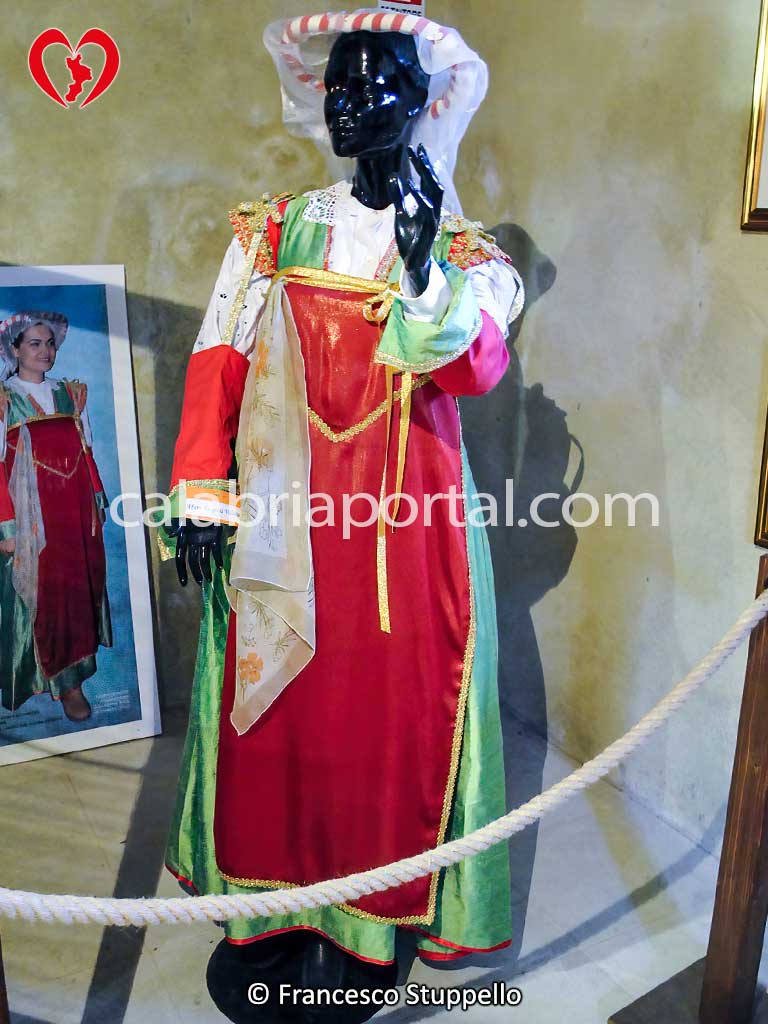 Costume Occitano del Museo di San Sisto dei Valdesi (CS)