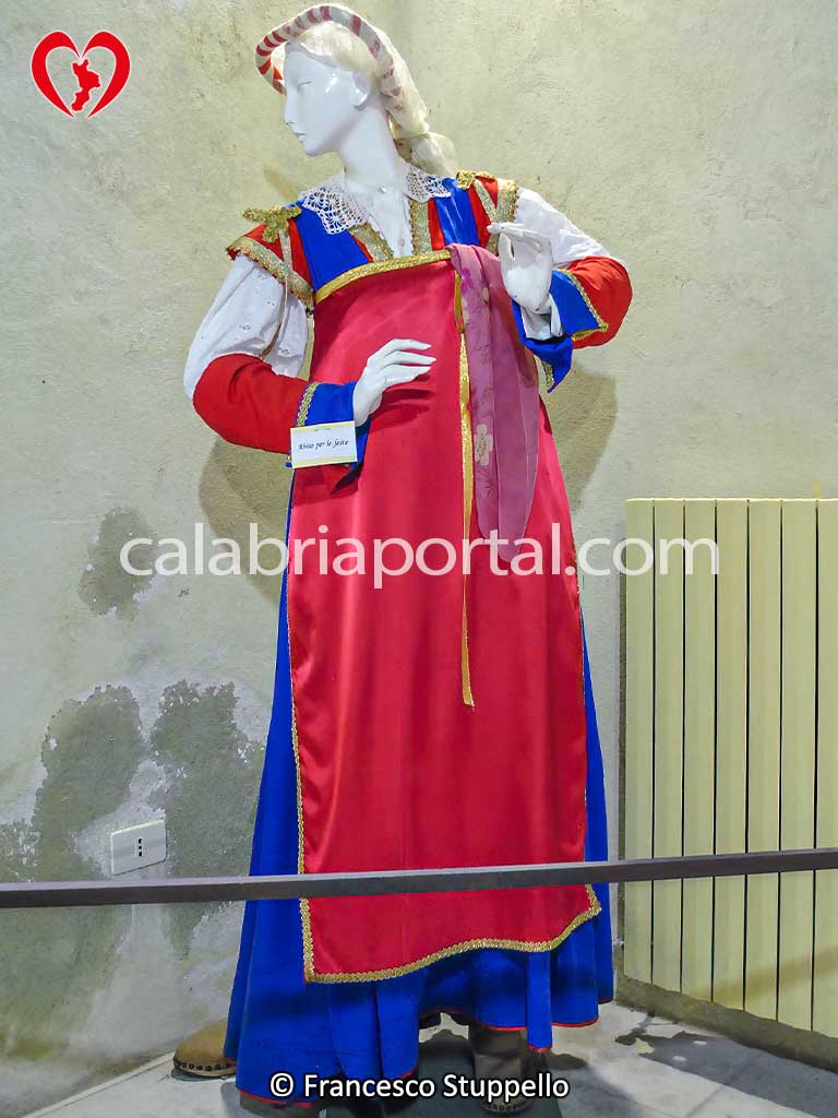 Costume Occitano del Museo di San Sisto dei Valdesi (CS)