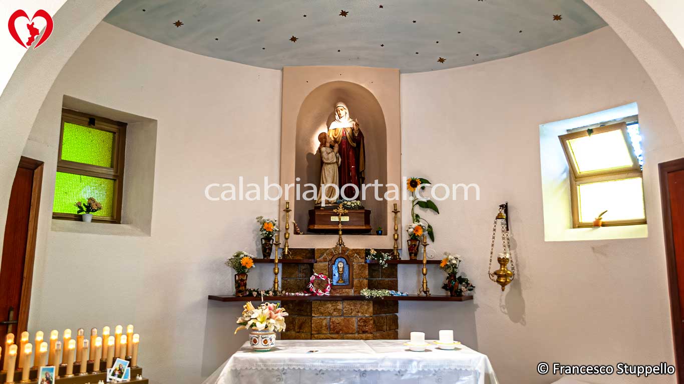 Cetraro (CS): Interno della Cappella di Sant'Anna Cetraro (CS): Interno della Cappella di Sant'Anna