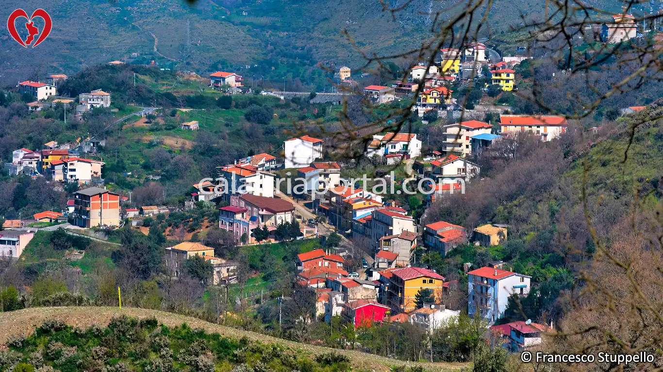 San Filippo Battendieri (CS): Scorcio Panoramico del Borgo San Filippo Battendieri (CS): Scorcio Panoramico del Borgo
