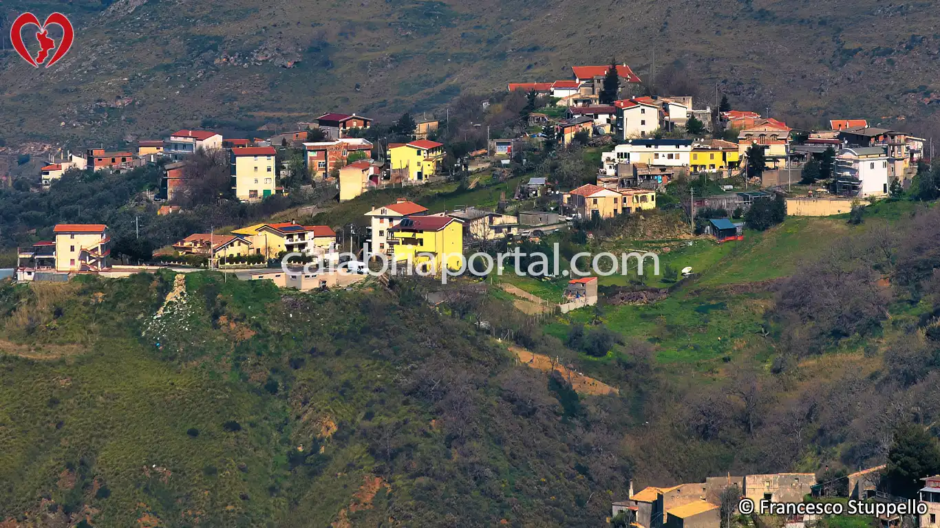 San Filippo Battendieri (CS): Scorcio Panoramico del Borgo San Filippo Battendieri (CS): Scorcio Panoramico del Borgo