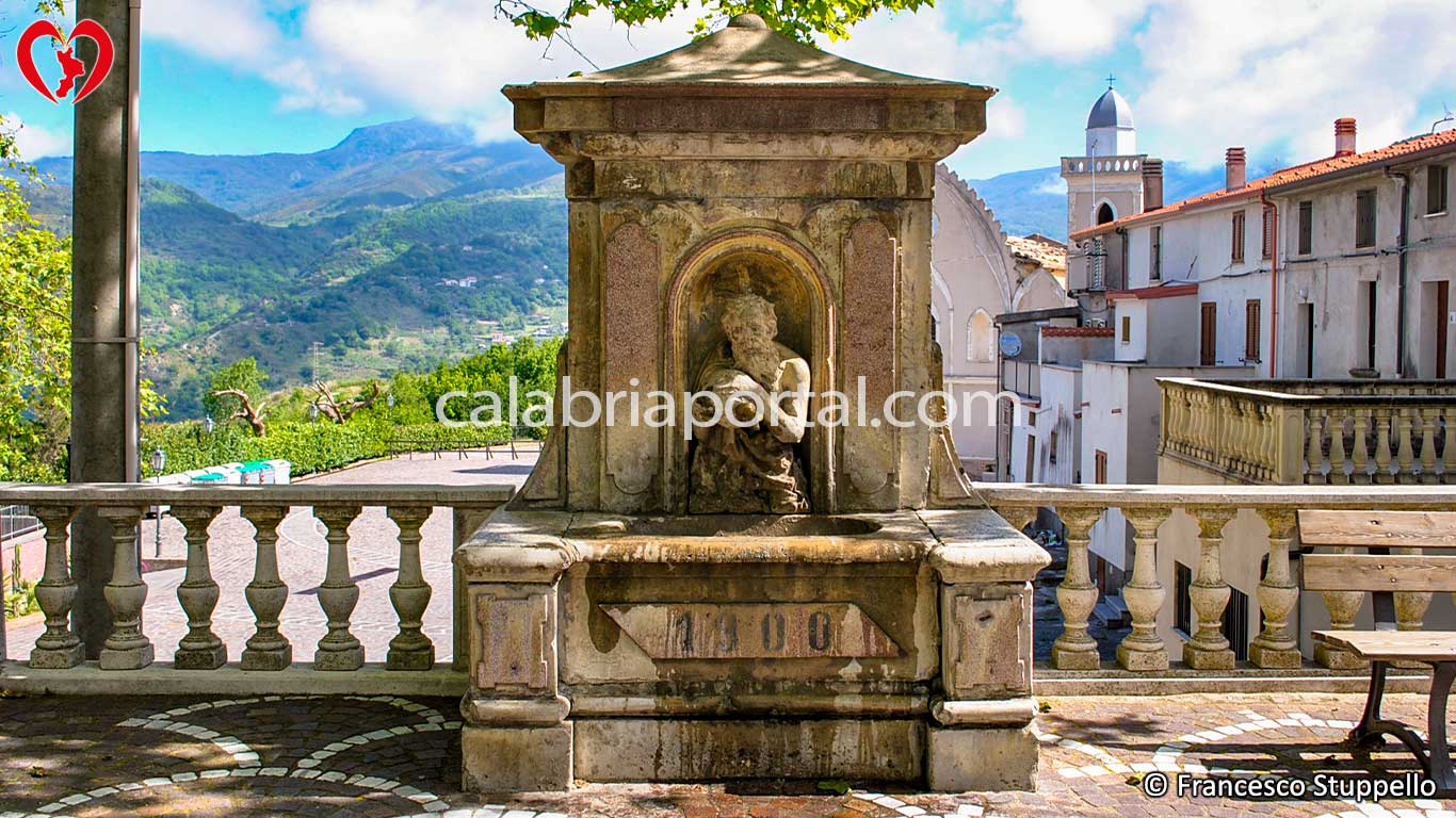 Fontana "U Zutittu" a San Pietro in Amantea (CS) Fontana "U Zutittu" a San Pietro in Amantea (CS)