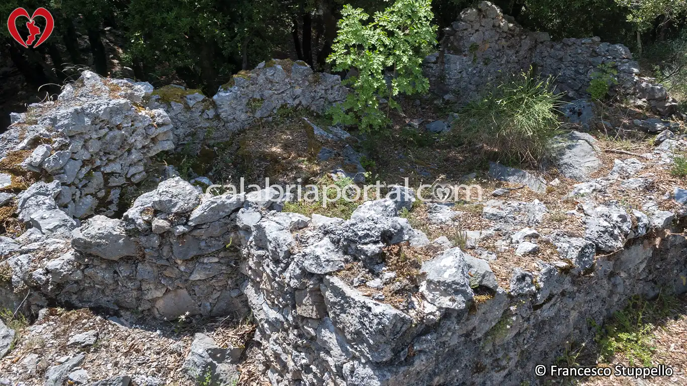 Resti dell'Antica Chiesa con Abside di Casalini di San Sosti