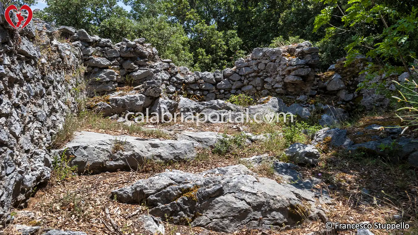 Resti dell'Antica Chiesa con Abside di Casalini di San Sosti
