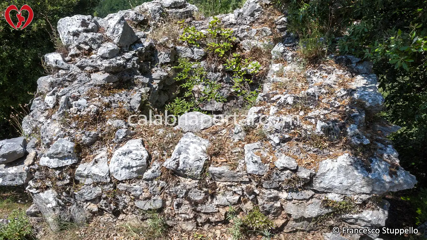 Resti di un'Antica Torretta presso il Parco Archeologico di Casalini di San Sosti