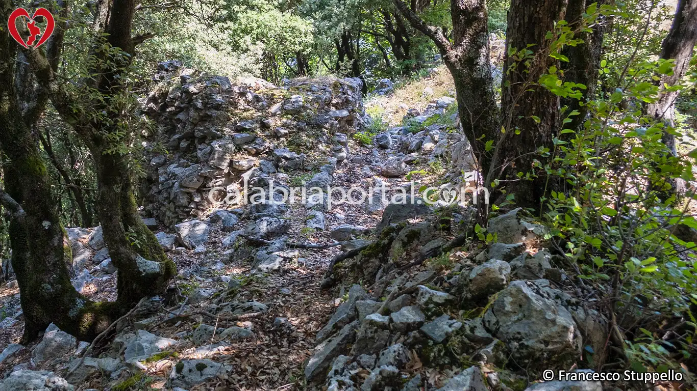 Resti di un'Antica Torretta presso il Parco Archeologico di Casalini di San Sosti