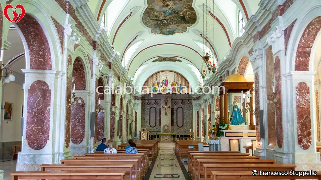 Navata della Chiesa del Santuario del Pettoruto a San Sosti (CS)