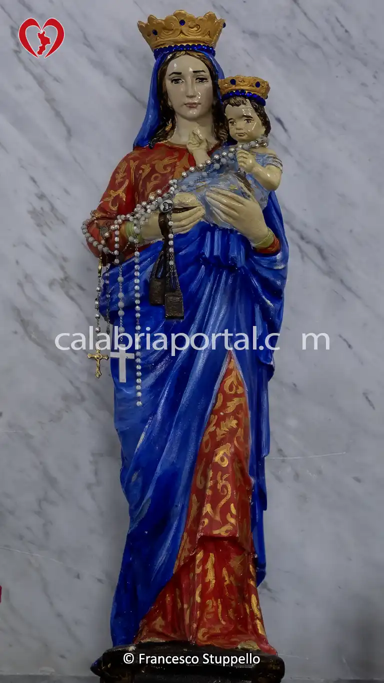 Statua della Vergine Maria Statua della Vergine Maria