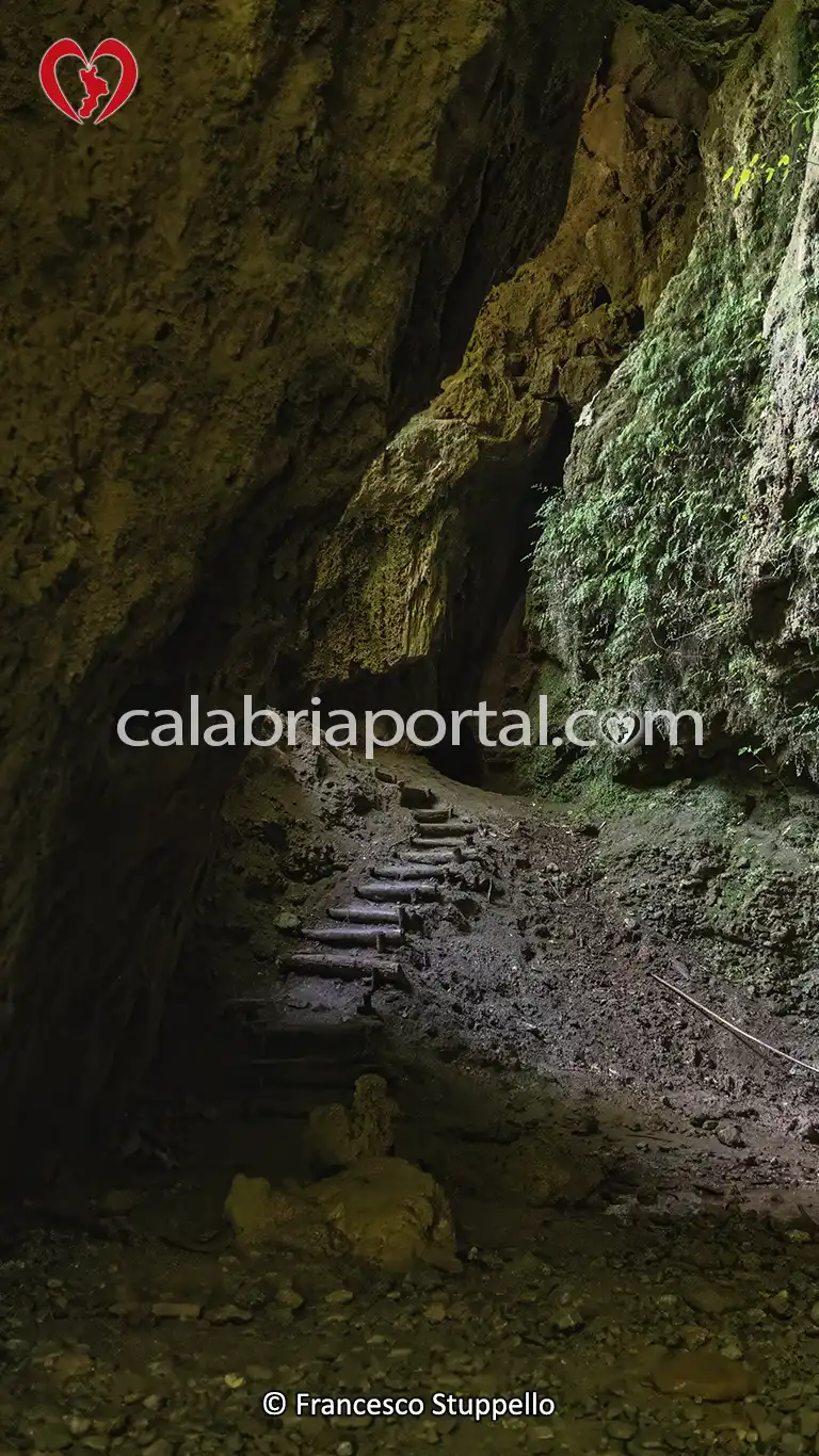 Ultimo Tratto del Sentiero dei Sogni nella Grotta della Cascata di Vuglio a Sangineto (CS)