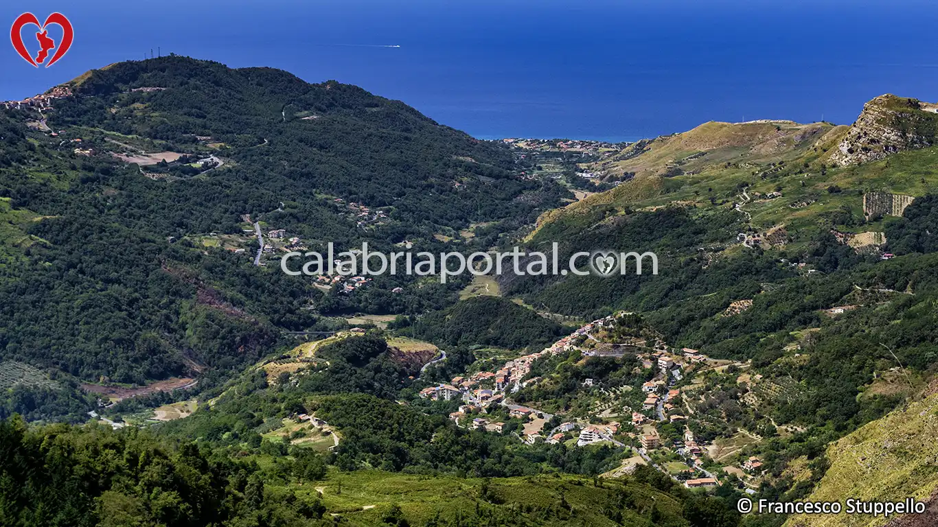 Vista Panoramica di Sangineto e della Valle del Fiume Sangineto