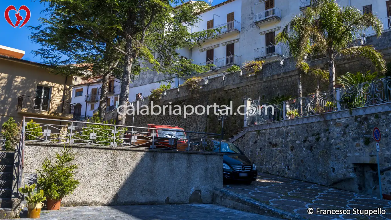 Scorcio del Centro Storico di Sangineto: Via Giacomo Matteotti Scorcio del Centro Storico di Sangineto: Via Giacomo Matteotti