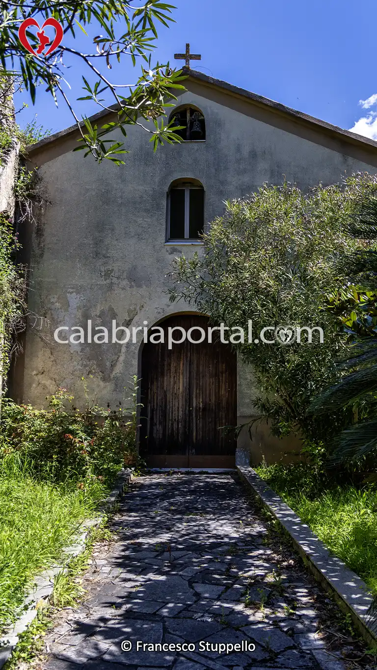 Facciata della Chiesa di San Francesco a Sangineto Facciata della Chiesa di San Francesco a Sangineto