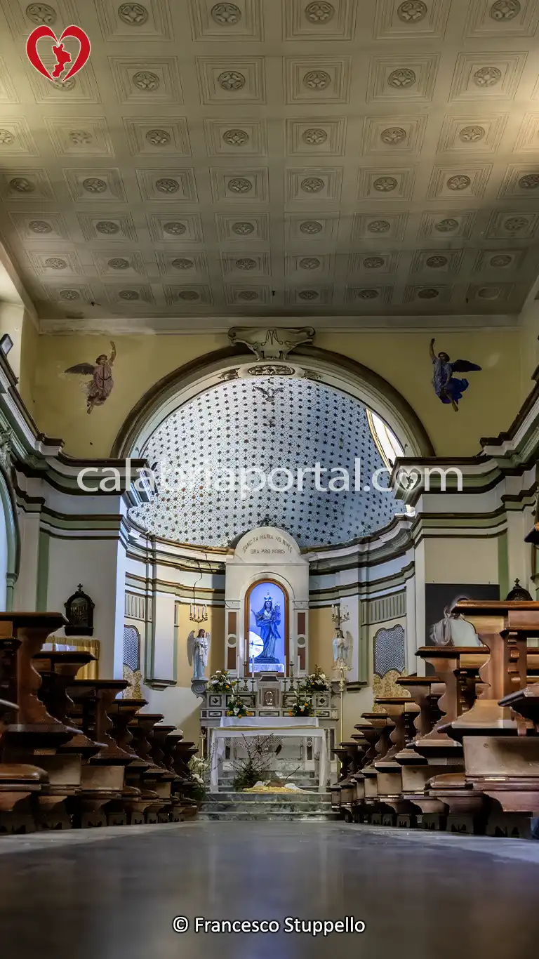 Navata Principale della Chiesa di Santa Maria della Neve a Sangineto Navata Principale della Chiesa di Santa Maria della Neve a Sangineto