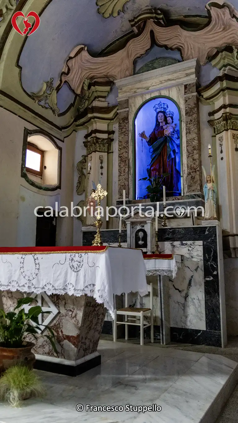 Altare Maggiore dell'Oratorio della Madonna del Rosario Altare Maggiore dell'Oratorio della Madonna del Rosario