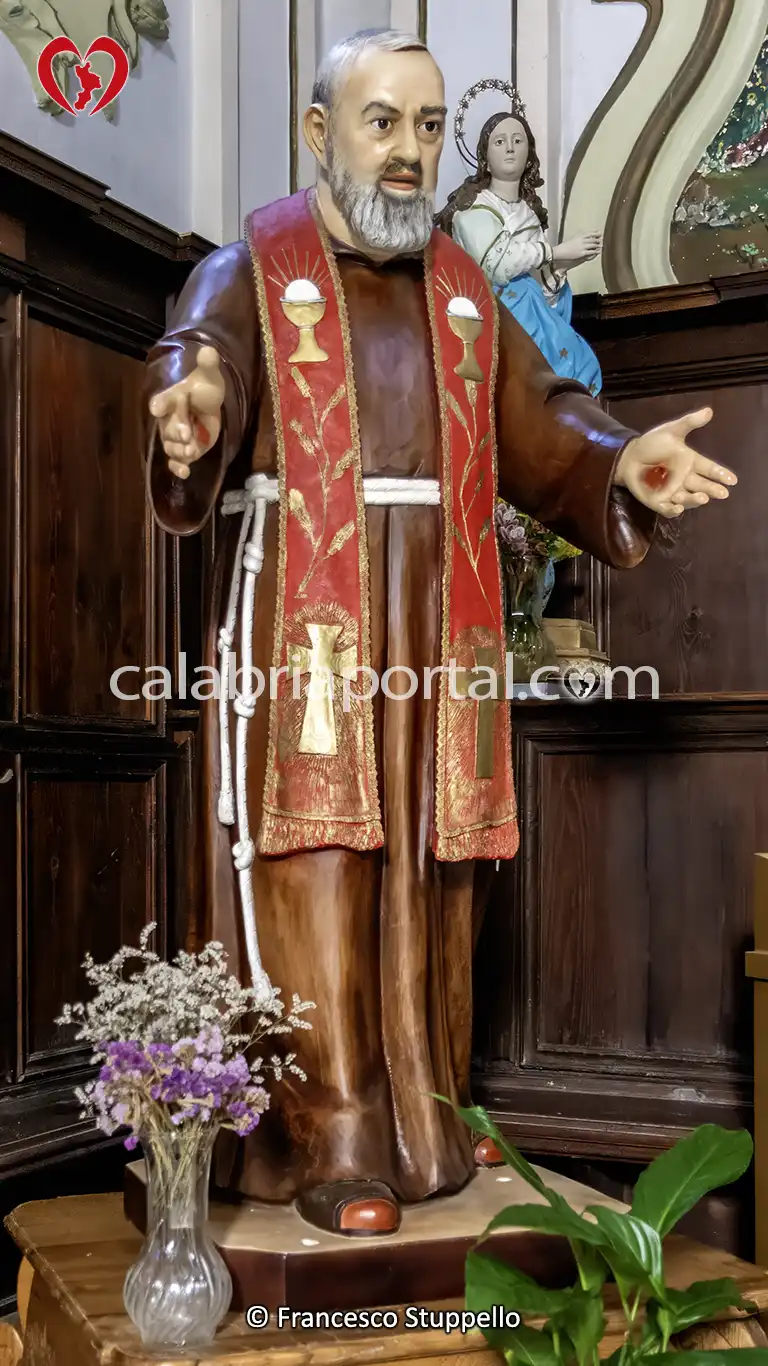 Statua Processionale di San Pio da Pietrelcina Statua Processionale di San Pio da Pietrelcina