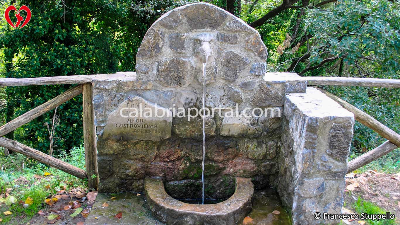 Fonte Alvani a Sant'Agata di Esaro (CS) Fonte Alvani a Sant'Agata di Esaro (CS)